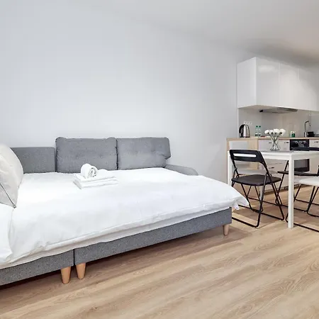 Sielawy Modern By Bookinghost Poznaň