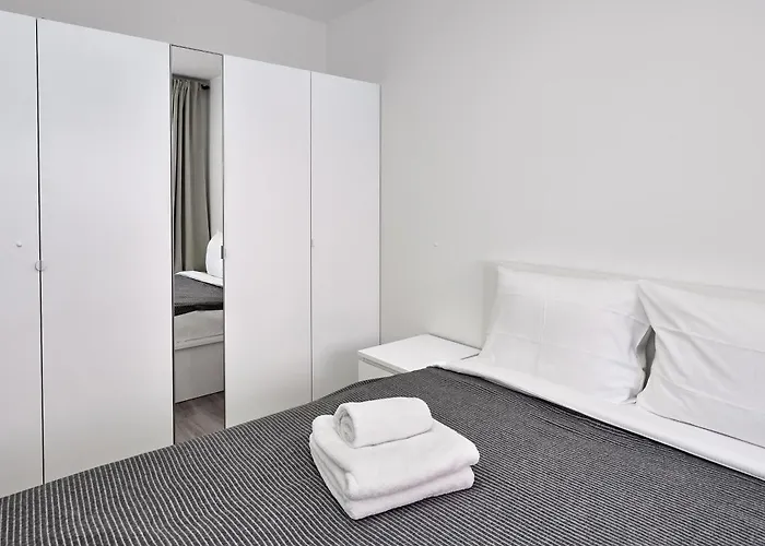 Sielawy Modern By Bookinghost * 포즈난